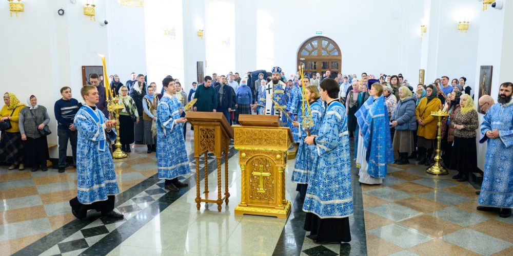 В Неделю 26-ю по Пятидесятнице митрополит Арсений совершил Божественную литургию в храме Успения Пресвятой Богородицы в Останкине