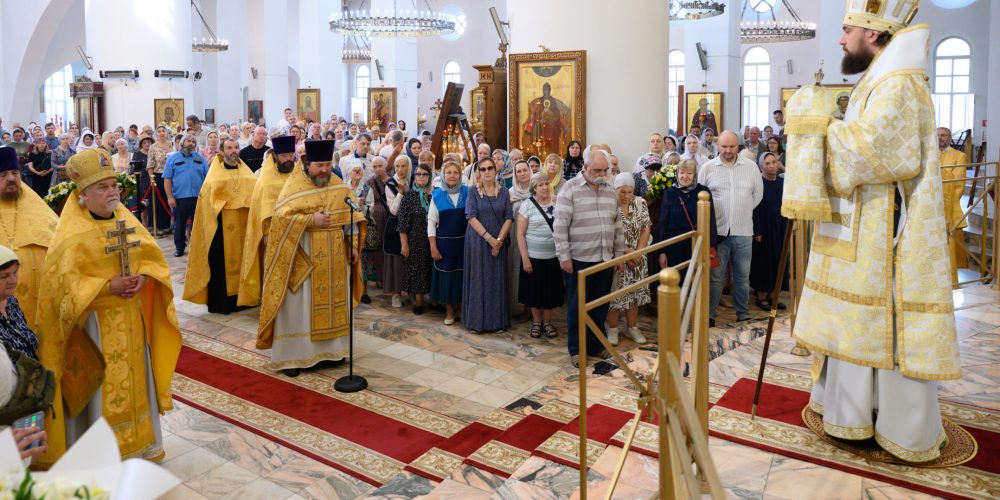 Митрополит Арсений совершил Литургию в храме Собора Московских святых в Бибиреве