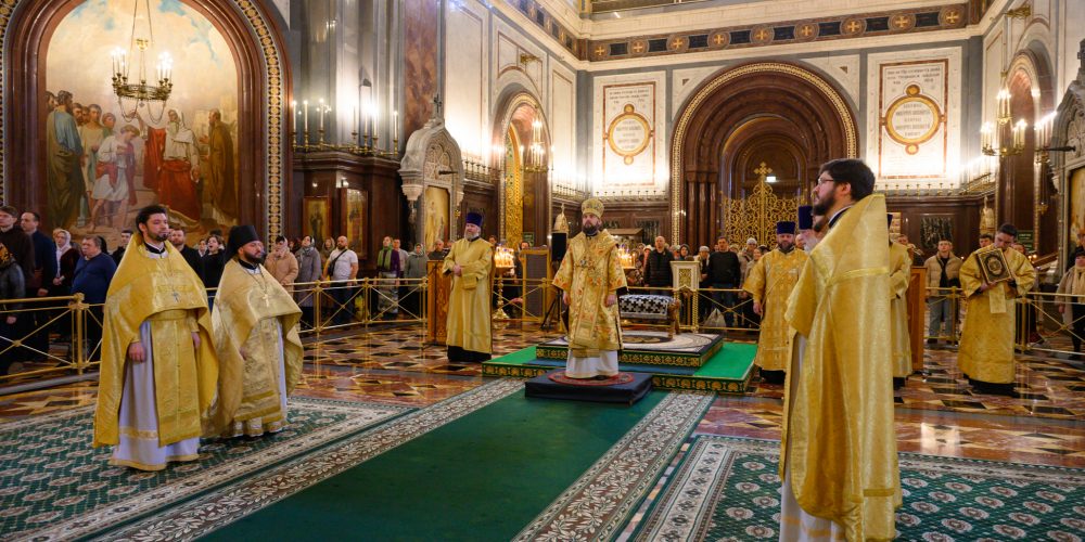 Митрополит Арсений совершил Божественную литургию в Кафедральном соборном Храме Христа Спасителя