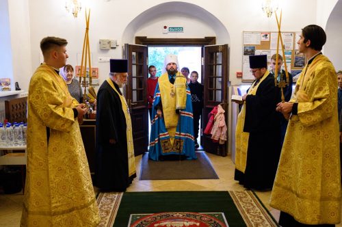 Накануне Недели 9-й по Пятидесятнице митрополит Арсений возглавил всенощное бдение в храме Живоначальной Троицы в усадьбе Свиблово