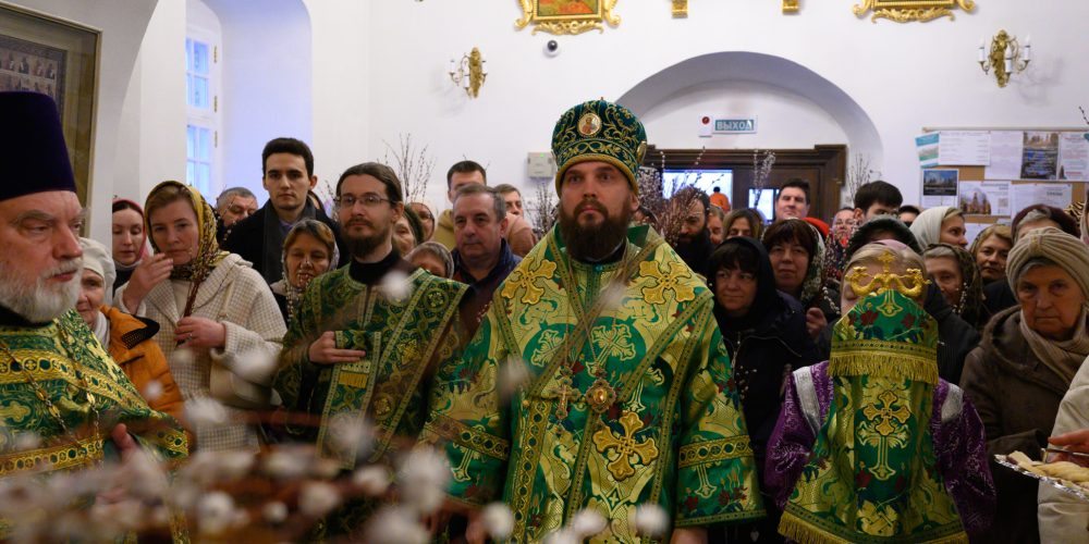 В канун праздника Входа Господня в Иерусалим митрополит Арсений возглавил всенощное бдение в храме Живоначальной Троицы в Усадьбе Свиблово