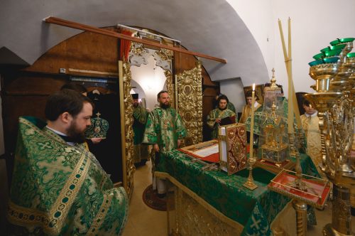В день празднования Входа Господня в Иерусалим митрополит Арсений совершил Божественную литургию в храме Живоначальной Троицы в Усадьбе Свиблово