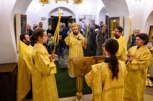 В канун Недели 19-й по Пятидесятнице митрополит Арсений возглавил всенощное бдение в храме Живоначальной Троицы в усадьбе Свиблово