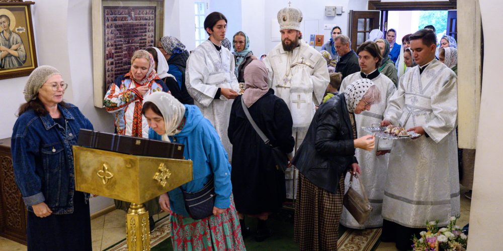 В канун Преображения Господня митрополит Арсений возглавил всенощное бдение в храме Живоначальной Троицы в усадьбе Свиблово