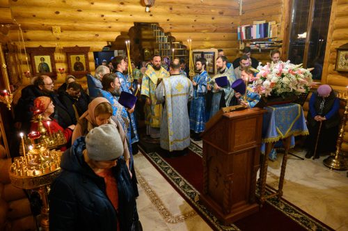 Митрополит Арсений совершил всенощное бдение накануне престольного праздника в храме в честь Иверской иконы Божией Матери в Бабушкине