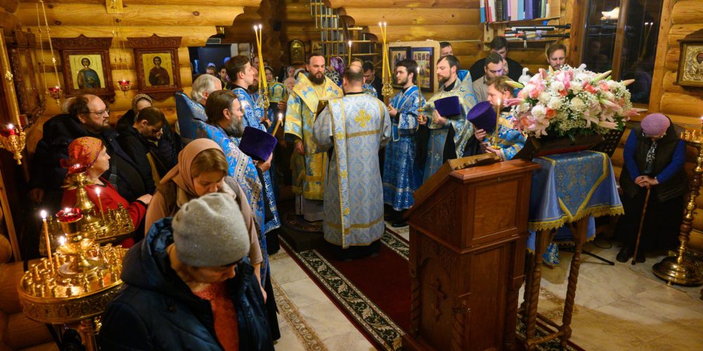 Митрополит Арсений совершил всенощное бдение накануне престольного праздника в храме в честь Иверской иконы Божией Матери в Бабушкине