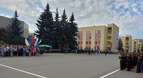 Настоятель храма преподобного Серафима Саровского в Раеве принял участие в праздничной церемонии, посвященной Дню знаний, в Московском СВУ