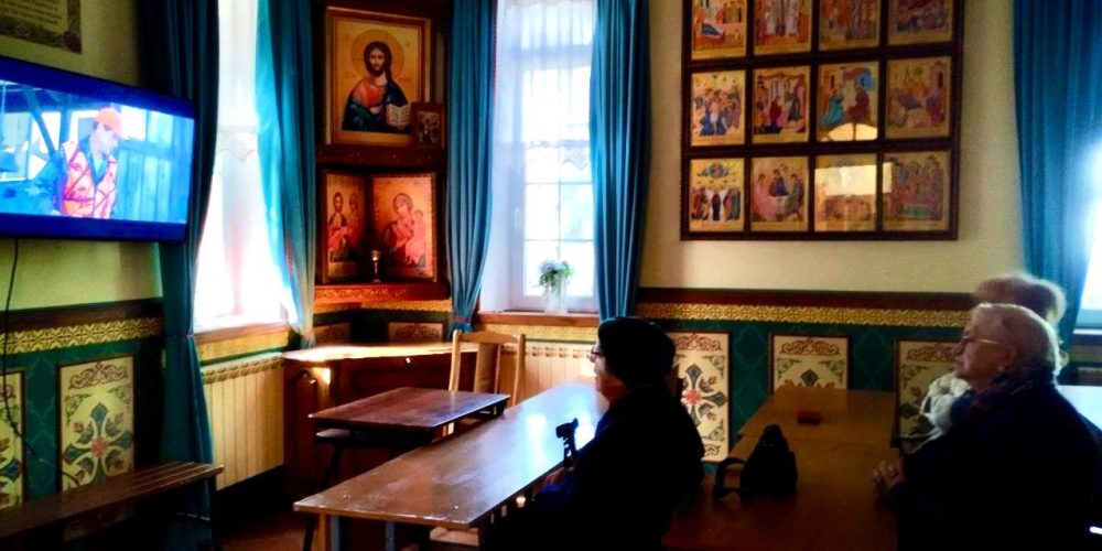 В рамках программы «Московское долголетие» при храме святых мучеников Адриана и Наталии в Бабушкине прошла очередная встреча членов Киноклуба