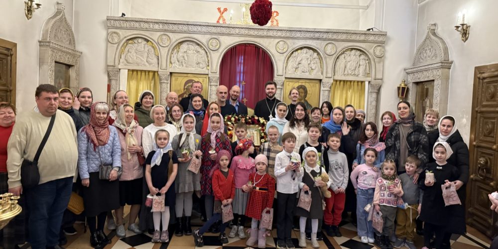 Детский пасхальный праздник прошел в храме священномученика Владимира в Свиблово