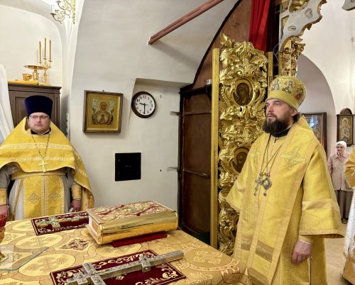 В Неделю 8-ю по Пятидесятнице митрополит Арсений совершил Литургию в храме Живоначальной Троицы в усадьбе Свиблово