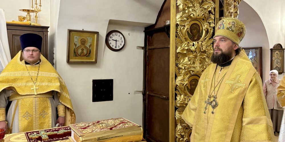 В Неделю 8-ю по Пятидесятнице митрополит Арсений совершил Литургию в храме Живоначальной Троицы в усадьбе Свиблово