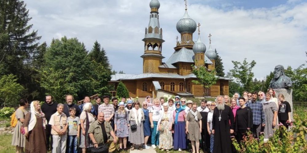 Паломническая поездка на малую родину равноапостольного Николая Японского прихожан храма преподобного Сергия Радонежского в Бибиреве