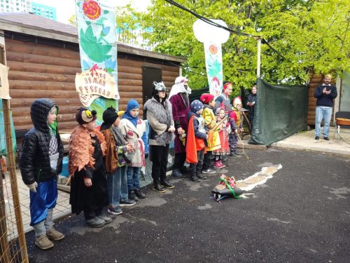 В Воскресной школе Храма святителя Макария (Невского), митрополита Московского и Коломенского, Патриаршего подворья в Бутырском г. Москвы состоялся фольклорный спектакль-былина «Сказ о Егории Храбром»