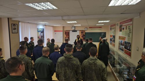 Настоятель храма преподобного Серафима Саровского в Раеве освятил один корпус Военной академии РВСН и пообщался с курсантами