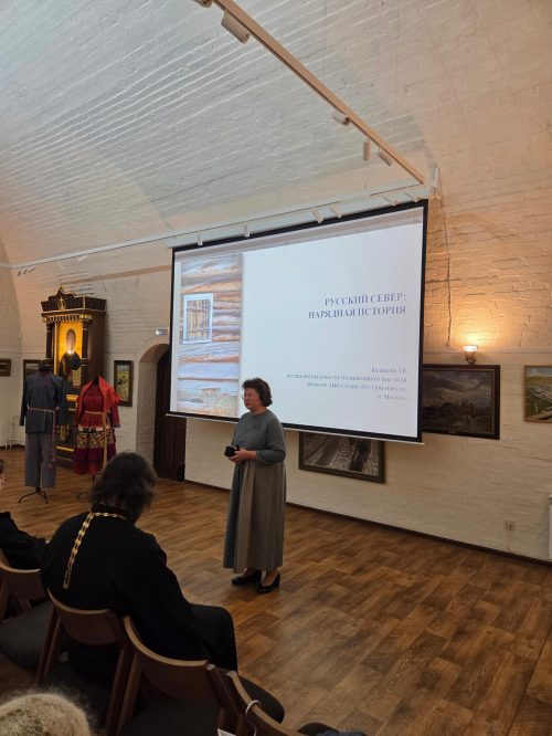 В общественном корпусе храма преподобного Серафима Саровского в Раеве прошла лекция Татьяны Робертовны Вальковой «Русский Север. Нарядная история»