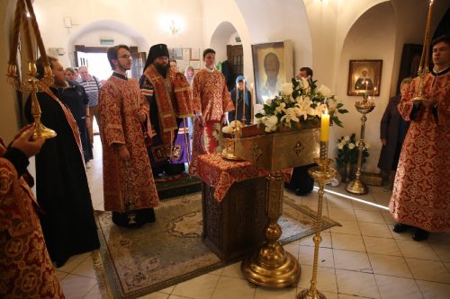 В канун праздника Усекновения главы Пророка, Предтечи и Крестителя Господня Иоанна архиепископ Матфей совершил всенощное бдение в храме Живоначальной Троицы в усадьбе Свиблово