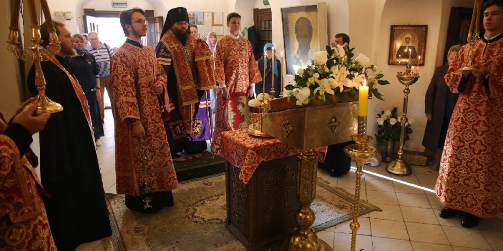 В канун праздника Усекновения главы Пророка, Предтечи и Крестителя Господня Иоанна архиепископ Матфей совершил всенощное бдение в храме Живоначальной Троицы в усадьбе Свиблово