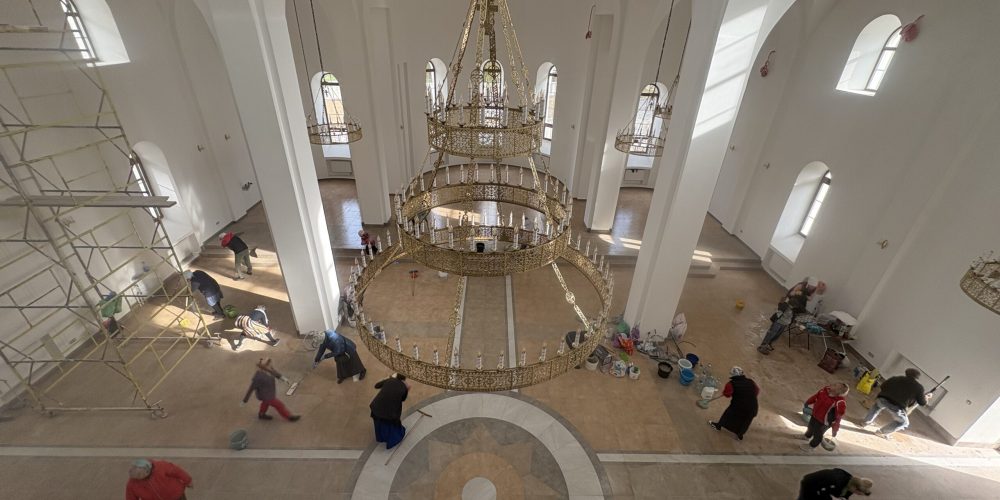 Прихожане приняли активное участие в подготовке храма Усекновения главы Иоанна Предтечи в Северном к вводу в эксплуатацию