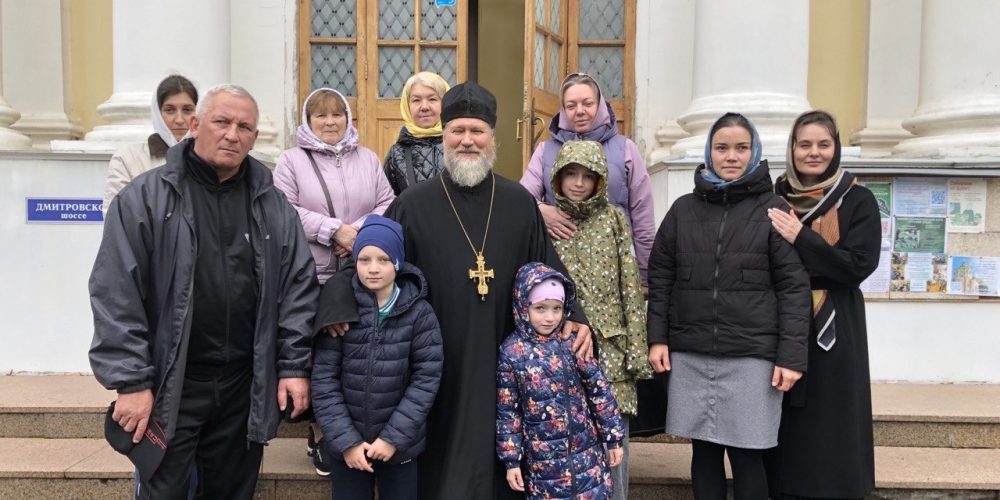 Настоятель храма Владимирской иконы Божией Матери в Виноградове провел экскурсии по храму для всех желающих