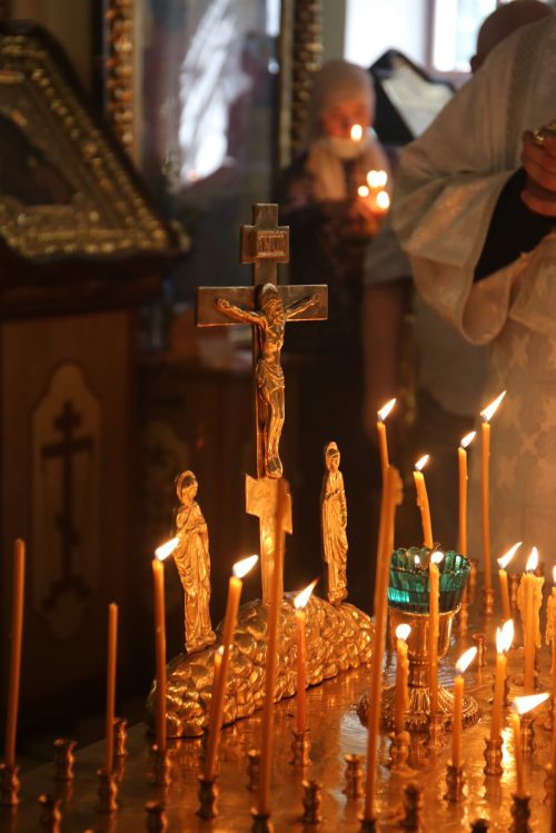 Архиепископ Матфей возглавил Божественную Литургию в храме Живоначальной Троицы на Пятницком кладбище