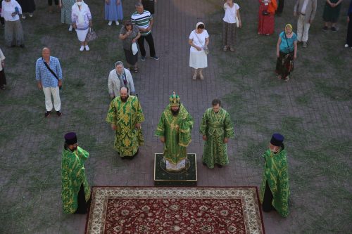 Архиепископ Егорьевский Матфей возглавил Всенощное Бдение в храме Живоначальной Троицы в усадьбе Свиблово