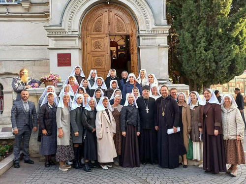 Настоятель храма Торжества Православия в Алтуфьево протоиерей Сергий Кляев встретился с госпитальным духовенством Севастополя и сестрами милосердия