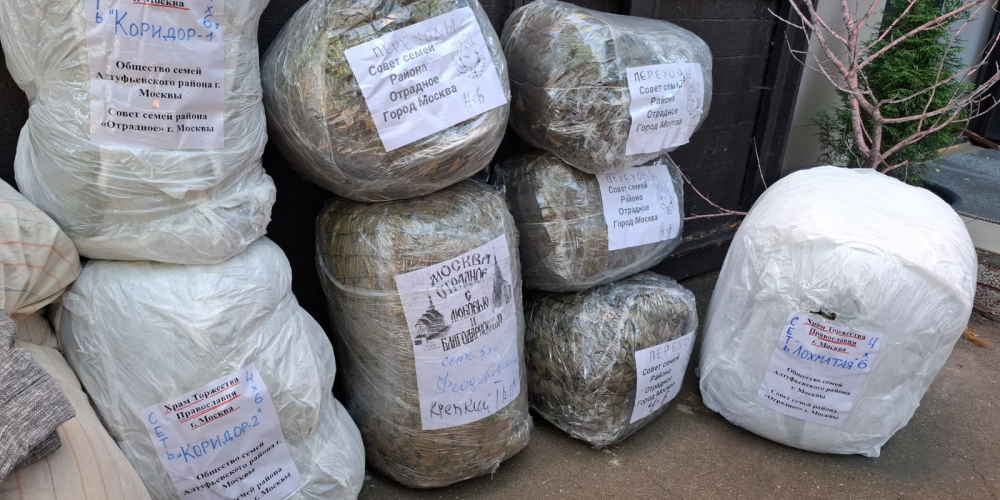 Более 4 тысяч квадратных метров маскировочных сетей изготовили в мастерской «Плетем Победу» храма Торжества Православия в Алтуфьево со дня открытия