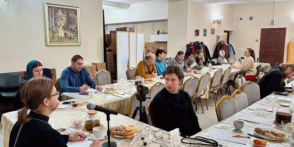 В храме иконы Божией Матери «Неопалимая Купина» в Отрадном прошел очередной семинар по самопознанию и искусству отношений