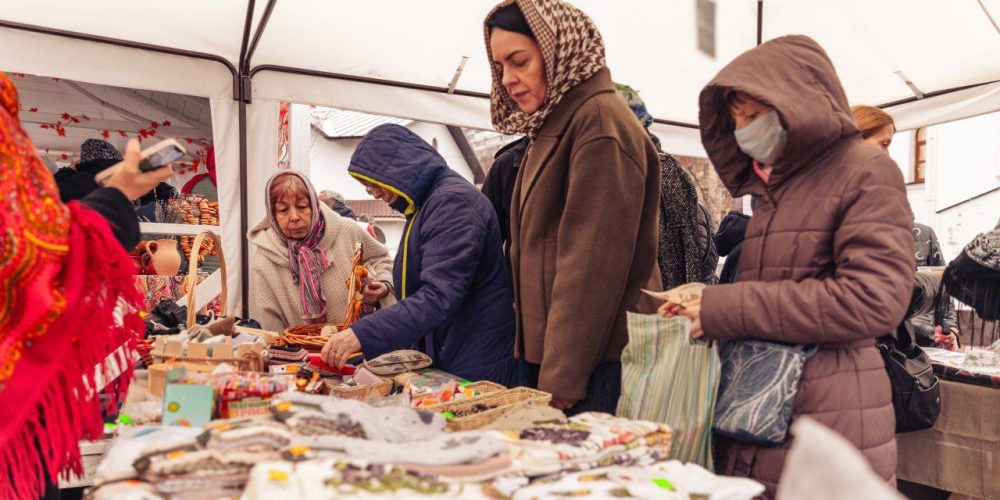 В храме Казанской иконы Божией Матери в Лосиноостровской состоялась праздничная благотворительная ярмарка