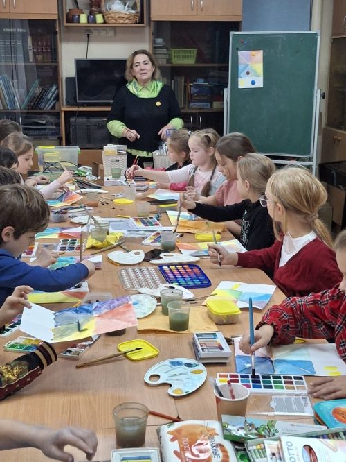 В воскресной школе прихода храма Живоначальной Троицы в Останкино возобновил работу кружок ИЗО для детей старше 4 лет