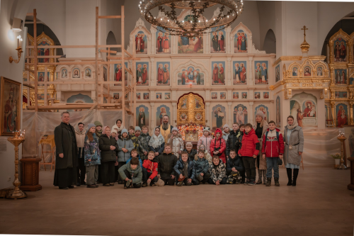 Сразу три четвёртых класса школы №1539 посетили с экскурсией храм Живоначальной Троицы при бывшем приюте Бахрушиных