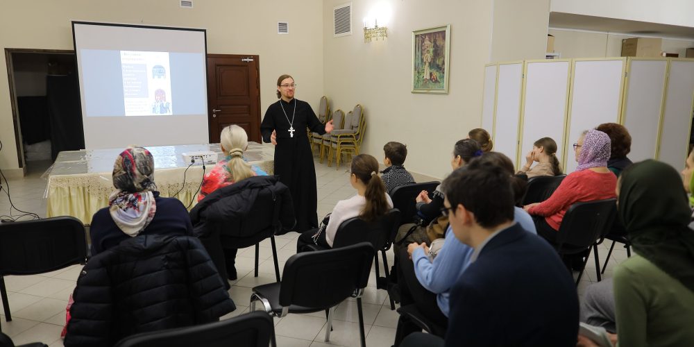 Показ фильма «Вестники Откровения» об уличной миссии храма иконы Божьей Матери «Неопалимая Купина» в Отрадном 