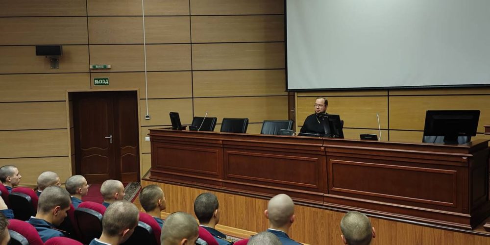 Клирик храма Тихвинской иконы Божией матери в Алексеевском встретился с курсантами Академии ГПС МЧС России