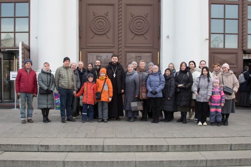 Прихожане храма священномученика Владимира, митрополита Киевского и Галицкого в Свиблове посетили выставку «Великая Победа»