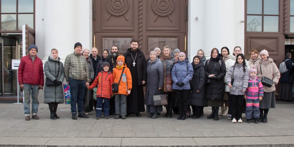 Прихожане храма священномученика Владимира, митрополита Киевского и Галицкого в Свиблове посетили выставку «Великая Победа»