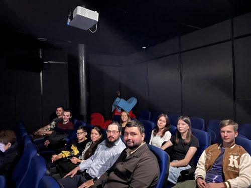 Молодежь храма святителя Макария (Невского), митрополита Московского и Коломенского в Бутырском посетила показ документального фильма «Крест»