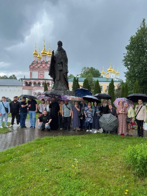 Прихожане храма иконы Божией Матери «Живоносный Источник» в Бибиреве посетили Свято-Успенский Иосифо-Волоцкий монастырь
