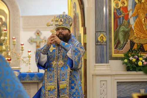 Архиерейское богослужение на престольный праздник храма иконы Божией Матери «Неопалимая Купина» в Отрадном