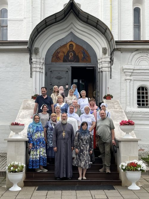 Прихожане храма Владимирской иконы Божией Матери в Виноградове совершили паломничество в город Дмитров