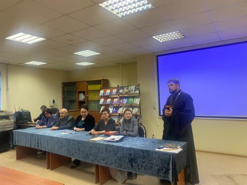 Клирик храма Тихвинской иконы Божией матери в Алексеевском совершил молебен в АНО ВО «Гуманитарный Институт»