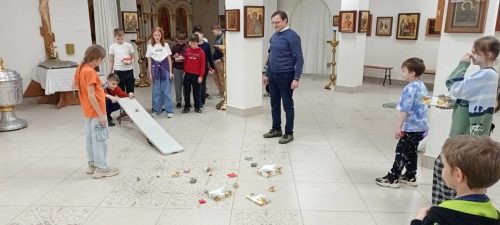 В храме святых равноапостольных Мефодия и Кирилла в Ростокино прошла игротека «Красная горка»