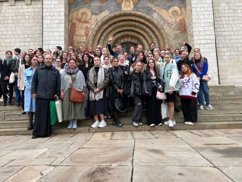 Состоялся молебен перед началом учебного года в Успенском соборе Московского Кремля с участием студентов Российского государственного университета имени Косыгина