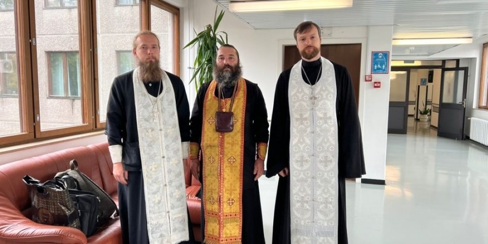 Посещение воинов священнослужителями и добровольцами в Госпитале для ветеранов войн №3