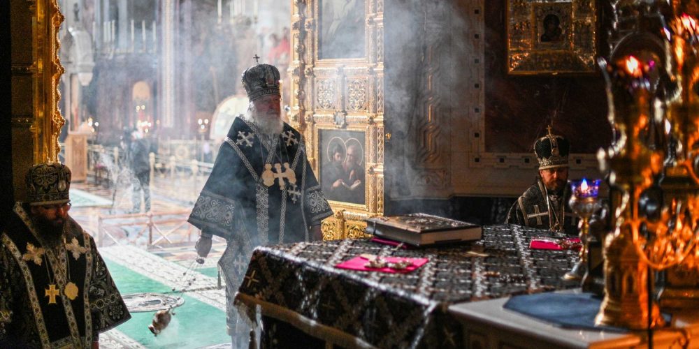 В среду первой седмицы Великого поста архиепископ Егорьевский Матфей сослужил Святейшему Патриарху Кириллу за Литургией Преждеосвященных Даров в Храме Христа Спасителя