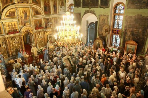 Митрополит Арсений возглавил Литургию в день престольного праздника храма Тихвинской иконы Божией Матери в Алексеевском