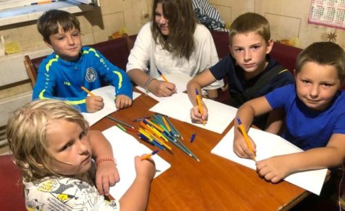 Прихожане храмов преподобного Сергия Радонежского и Собора Московских Святых в Бибиреве принимают участие в сборе письменных принадлежностей для школьников Северодонецка