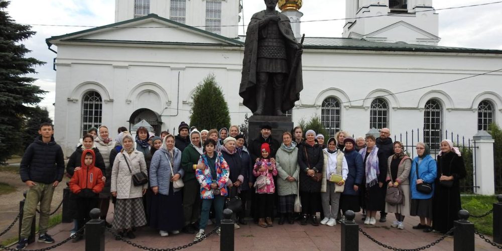 Прихожане храма святых мучеников Адриана и Наталии в Бабушкине совершили паломничество в Александров