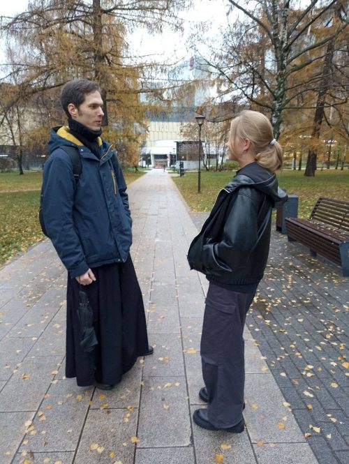 В Парке «Сад Будущего», неподалеку от входа в станцию метро «Ботанический сад» состоялась миссионерская акция от храма Положения Ризы Пресвятой Богородицы во Влахерне, что в Леонове