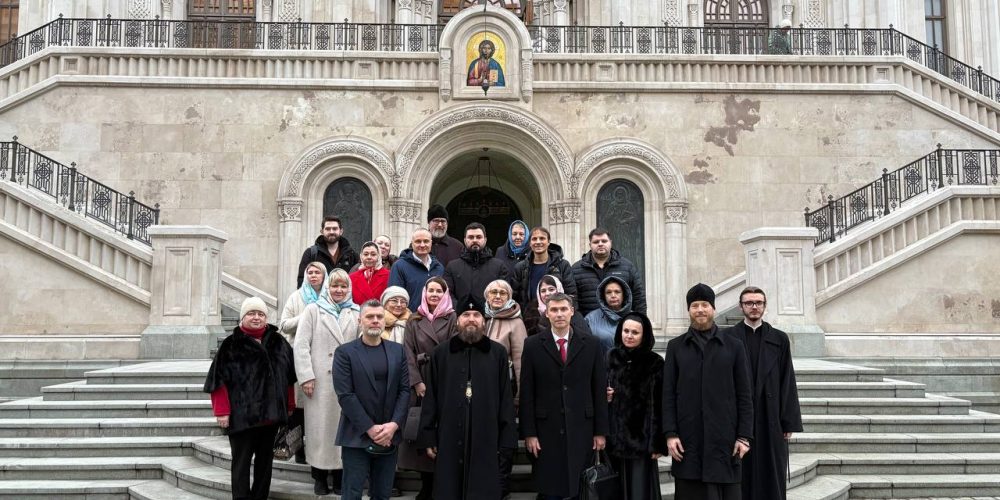 Митрополит Арсений встретился с директорами московских школ межрайонного совета директоров №5 на экскурсии в Сретенском монастыре