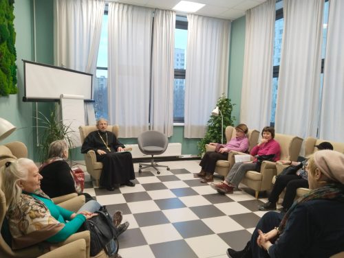 Иерей Михаил Мишков провел миссионерскую беседу в Центре Московского долголетия «Северный»